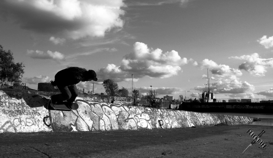 Flicknife clothing Martyn Thomas Amsterdam wallride cruising
