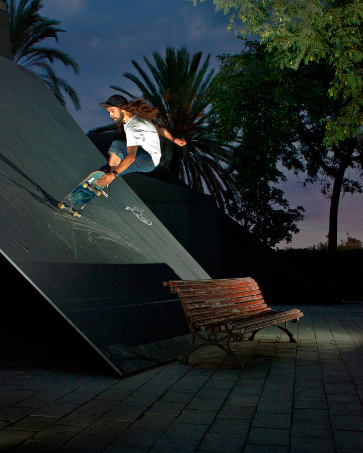 flicknife clothing martyn thomas barcelona tailslide nosegrab phot: dnny parker